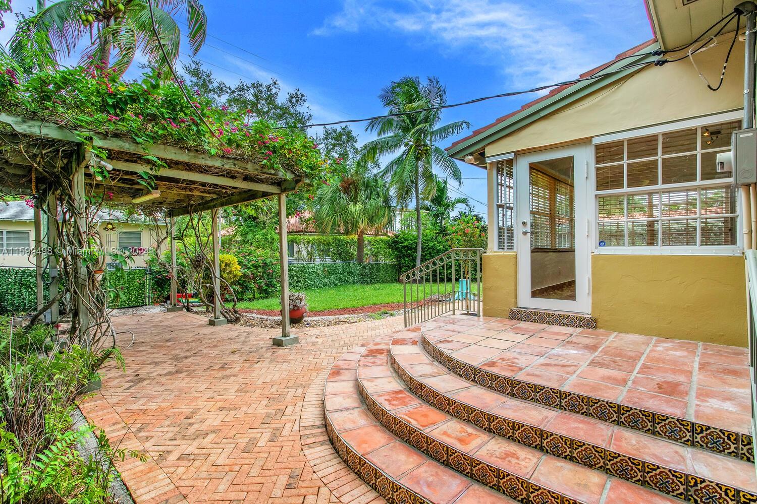 29 Malaga Ave