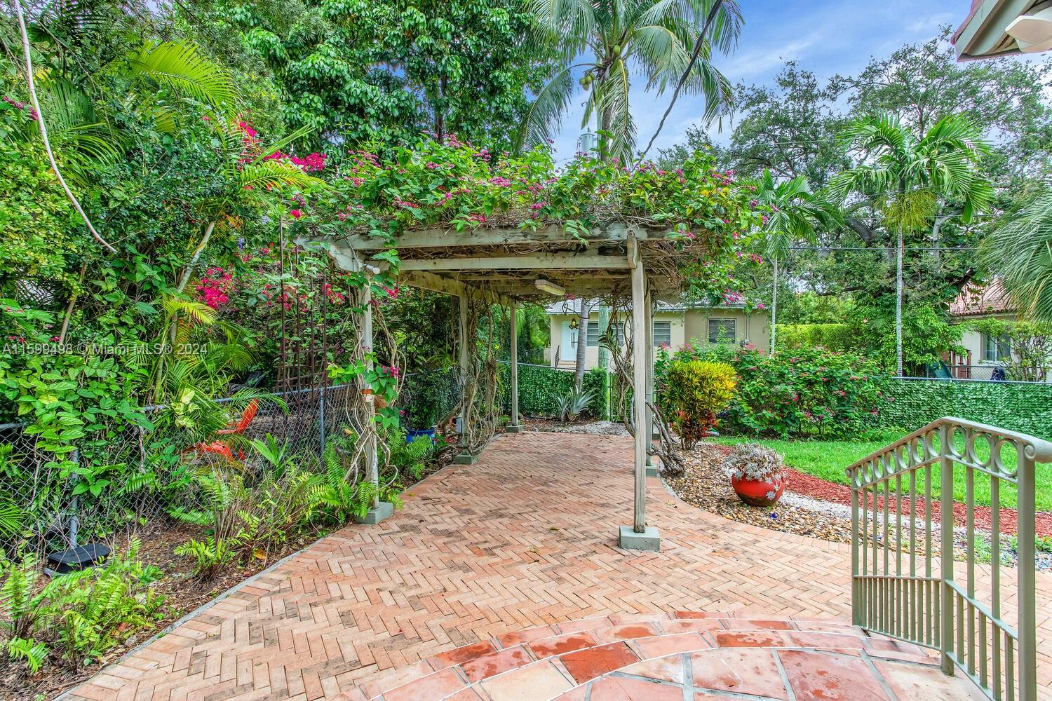 29 Malaga Ave