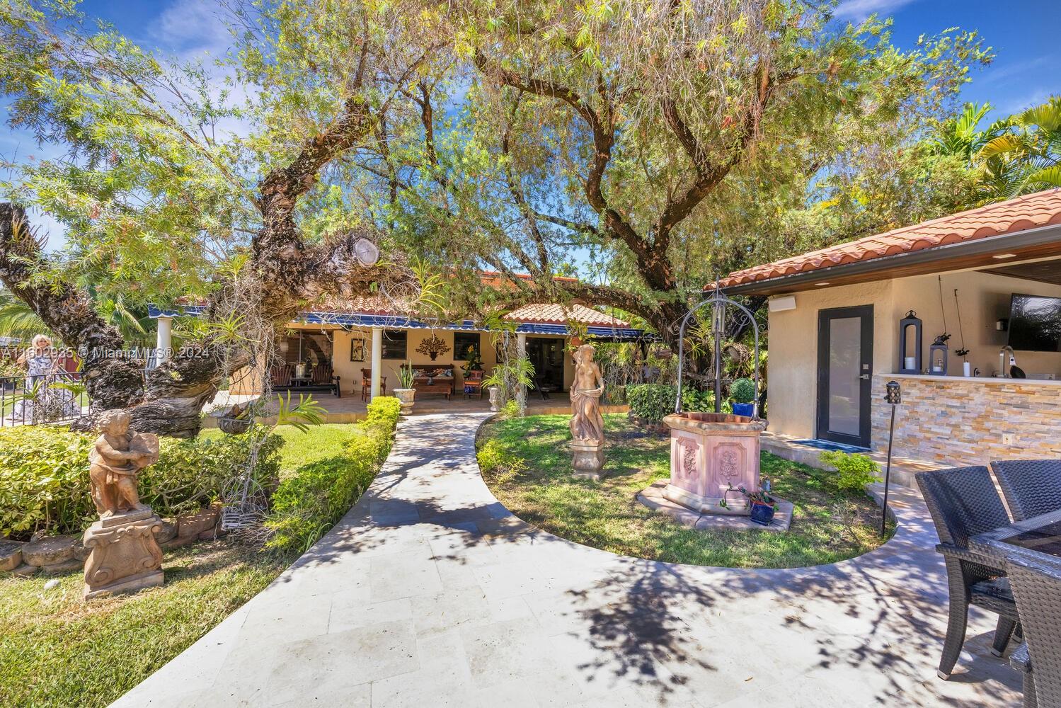 8461 Grand Canal Dr