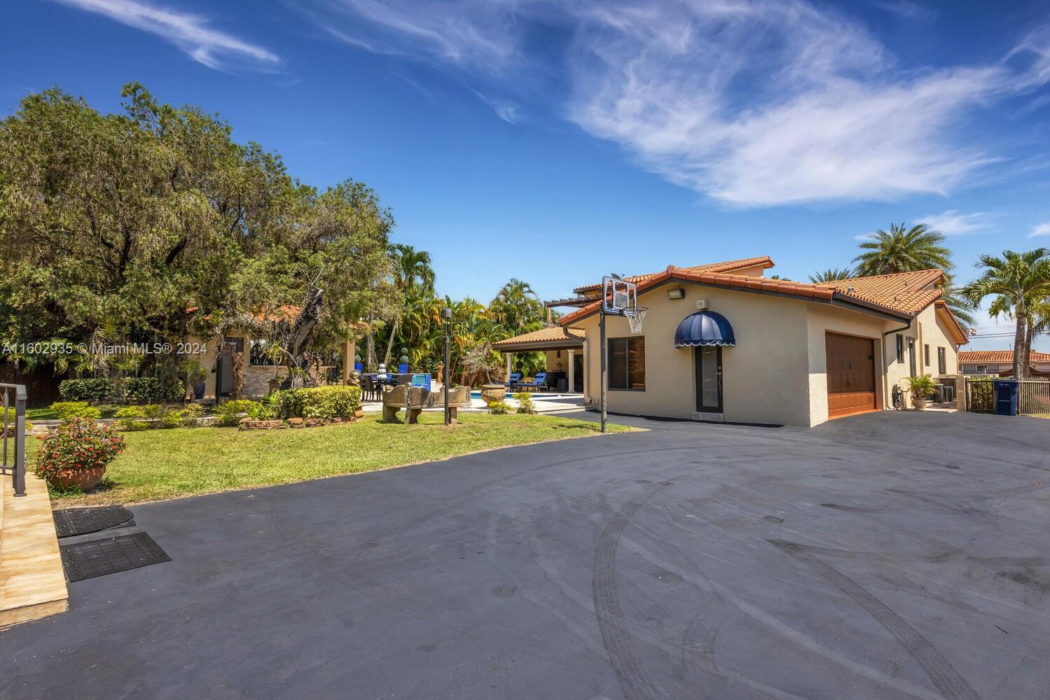 8461 Grand Canal Dr