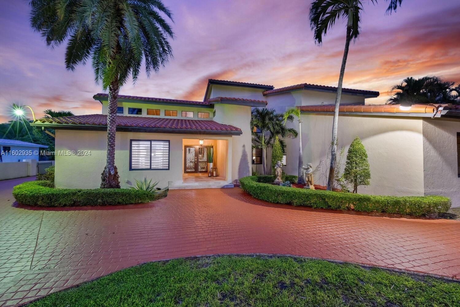 8461 Grand Canal Dr