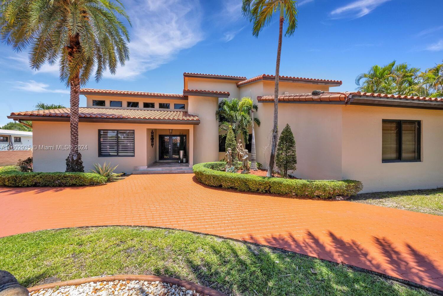 8461 Grand Canal Dr