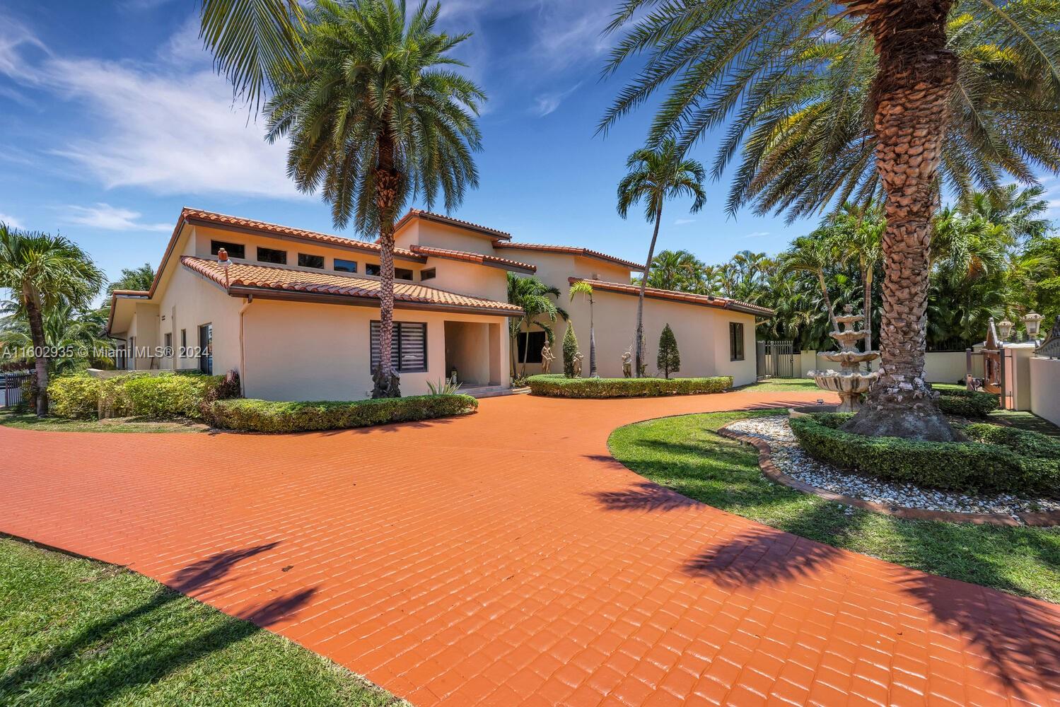 8461 Grand Canal Dr