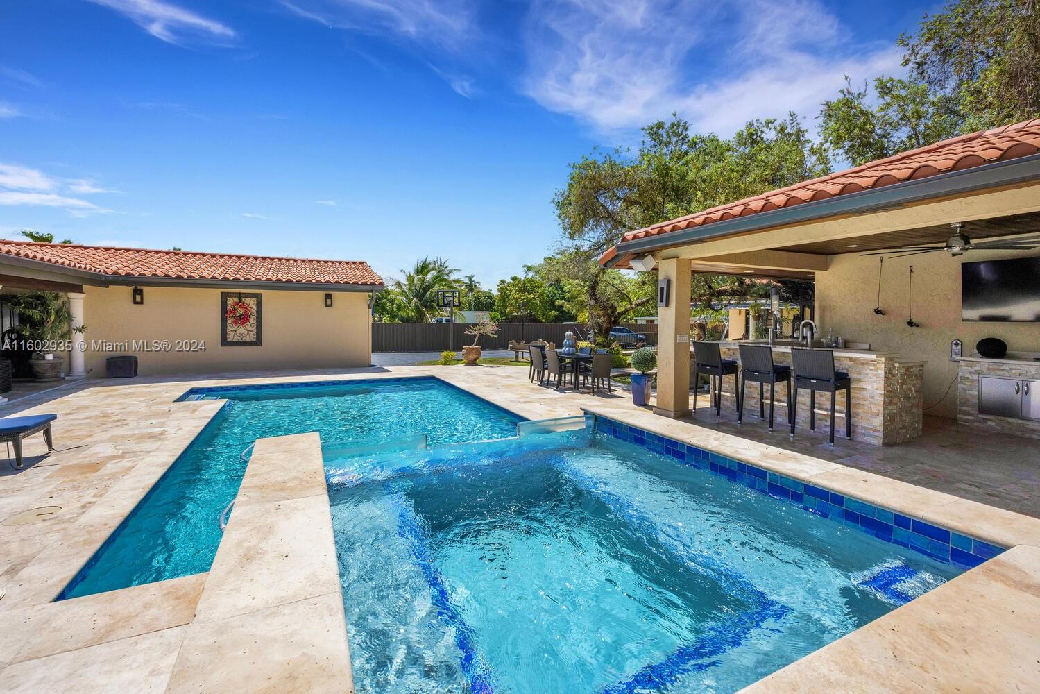 8461 Grand Canal Dr