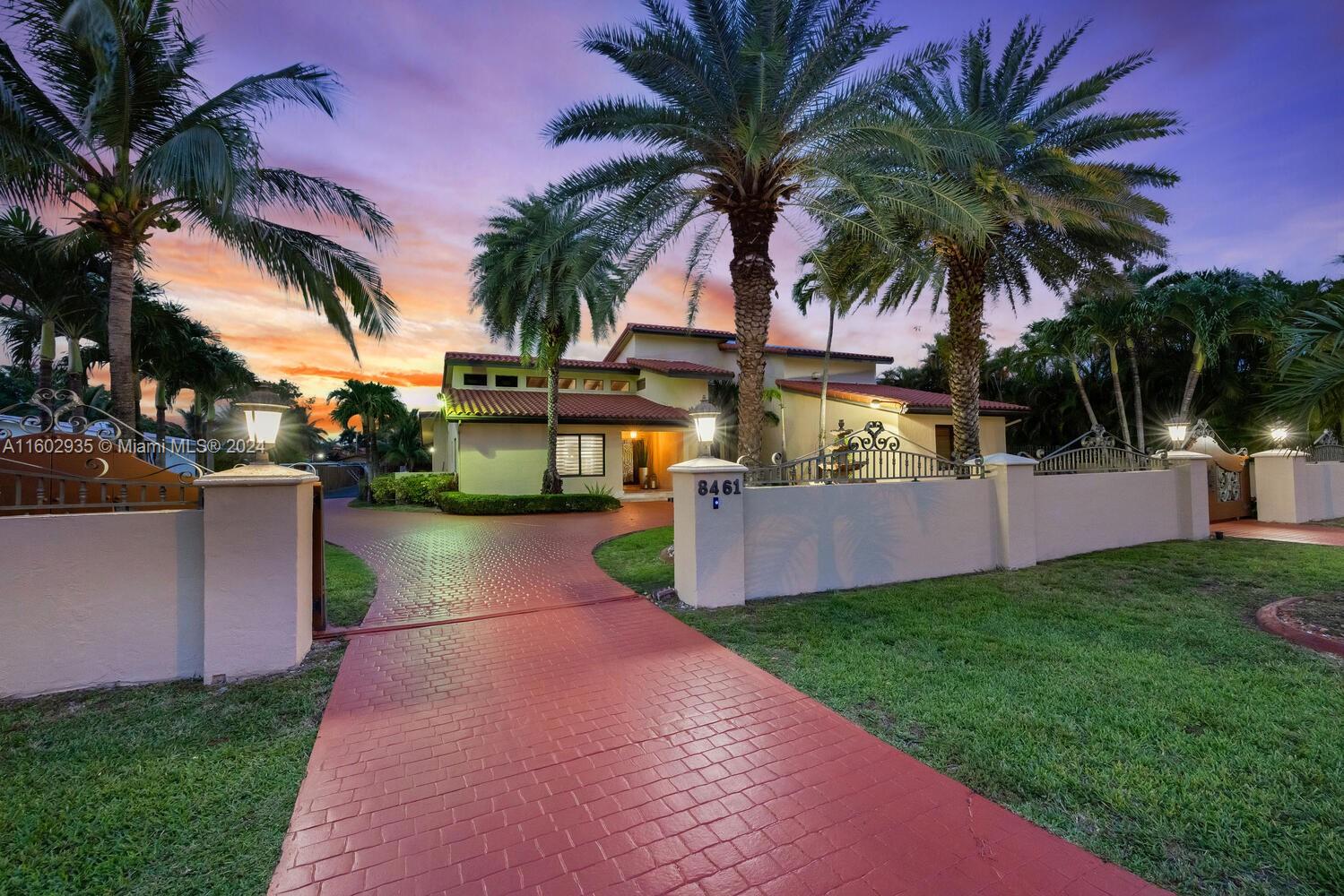 8461 Grand Canal Dr