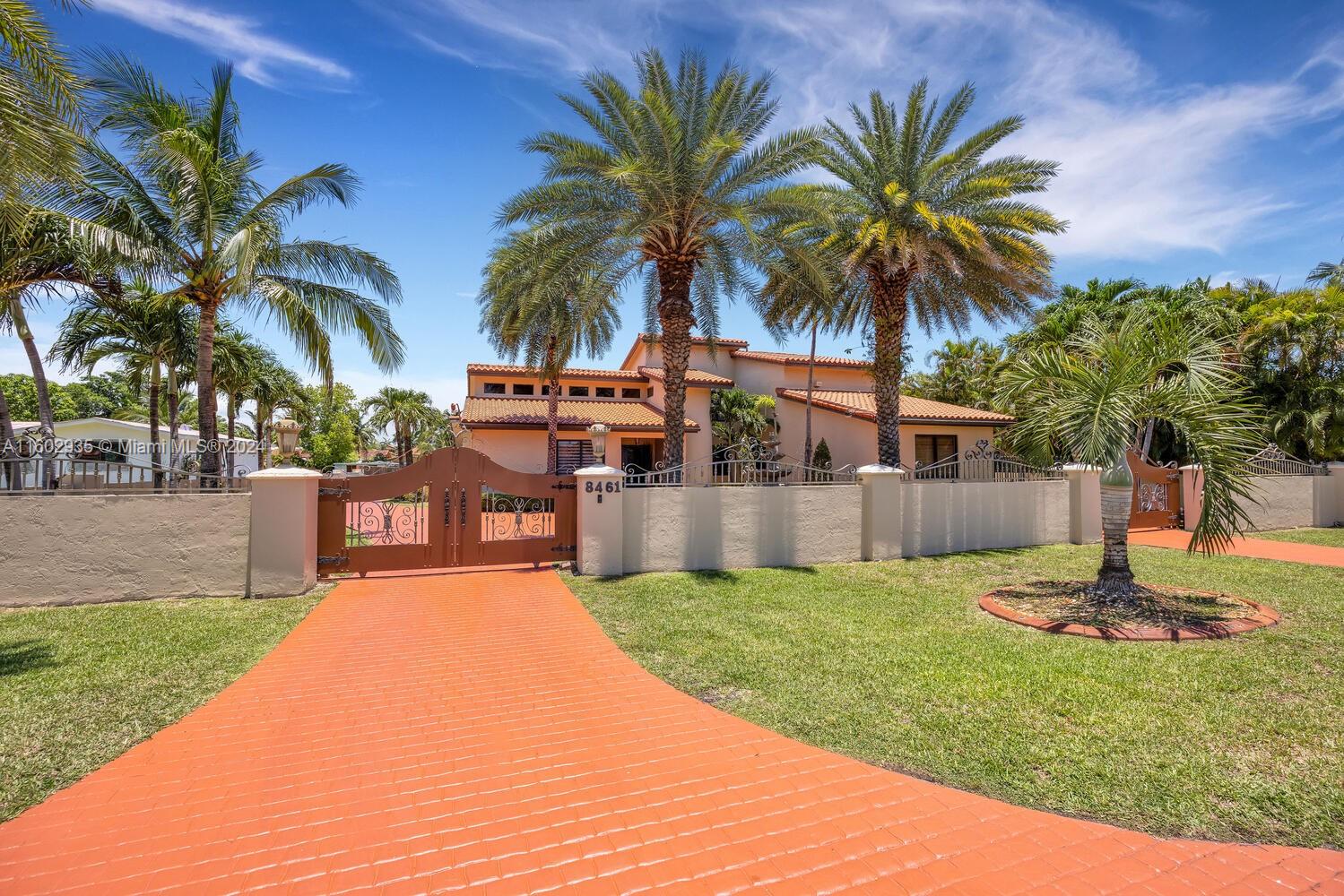 8461 Grand Canal Dr