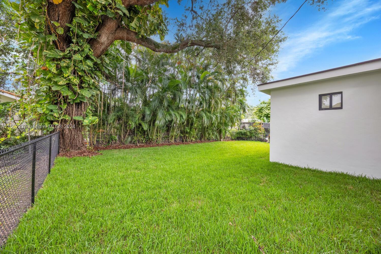 305 Fluvia Ave