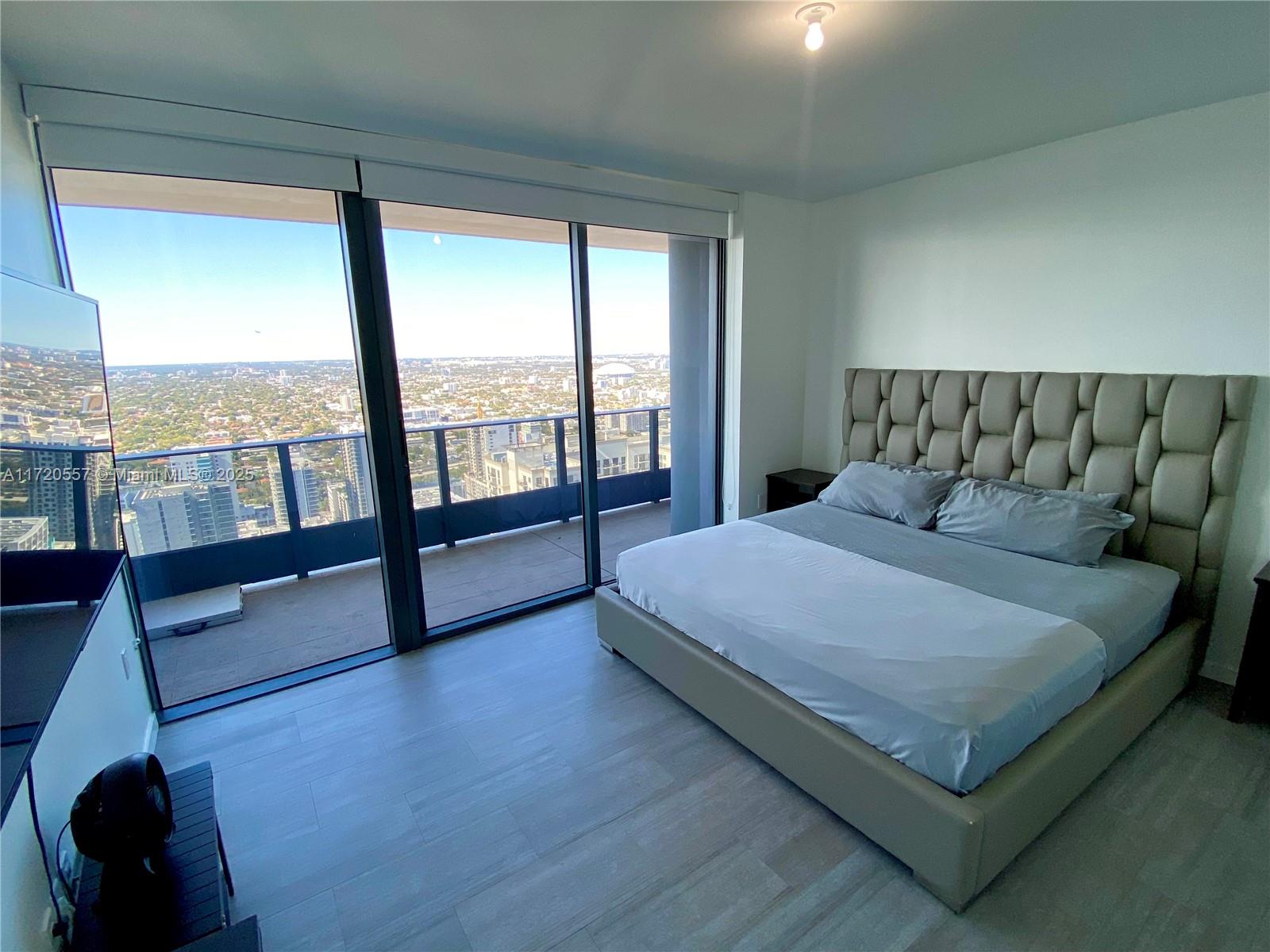 1000 Brickell Plz # 4806