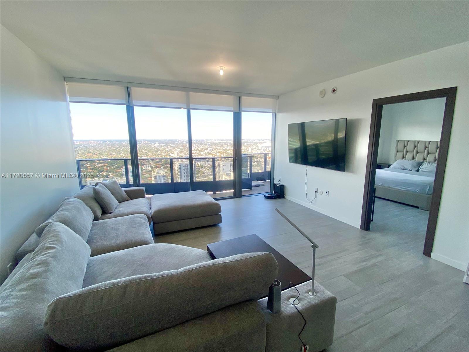 1000 Brickell Plz # 4806