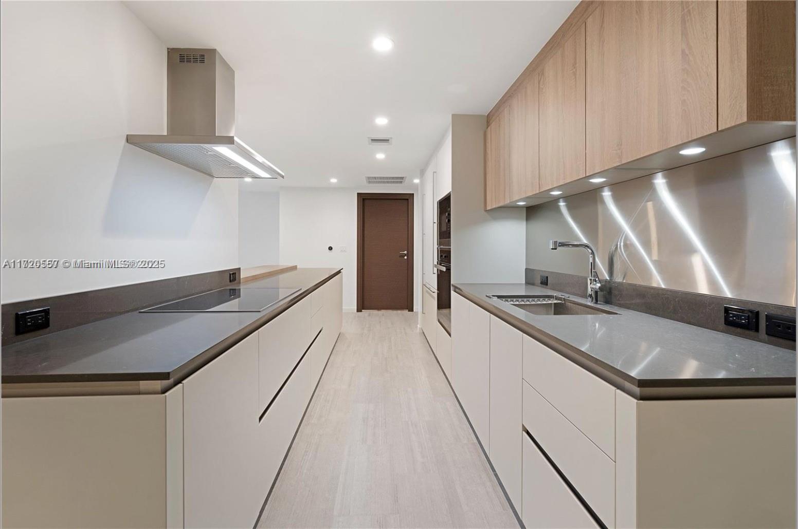 1000 Brickell Plz # 4806