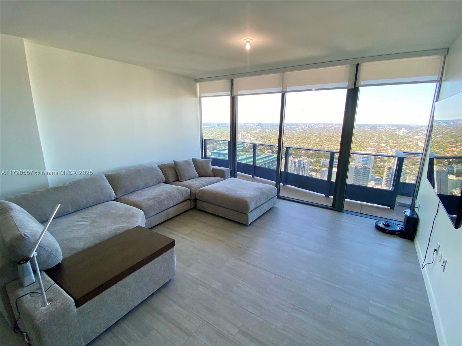 1000 Brickell Plz # 4806