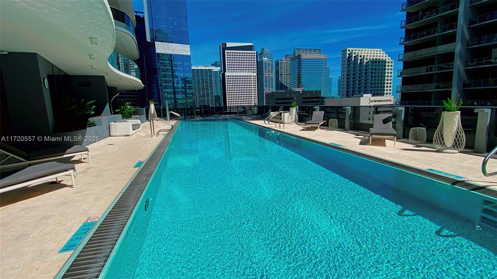 1000 Brickell Plz # 4806