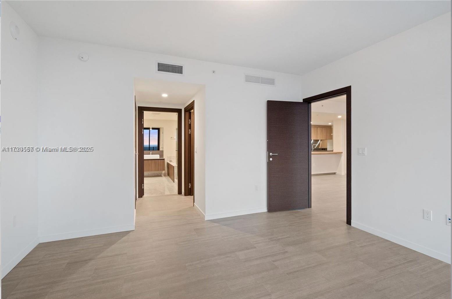 1000 Brickell Plz # 4806