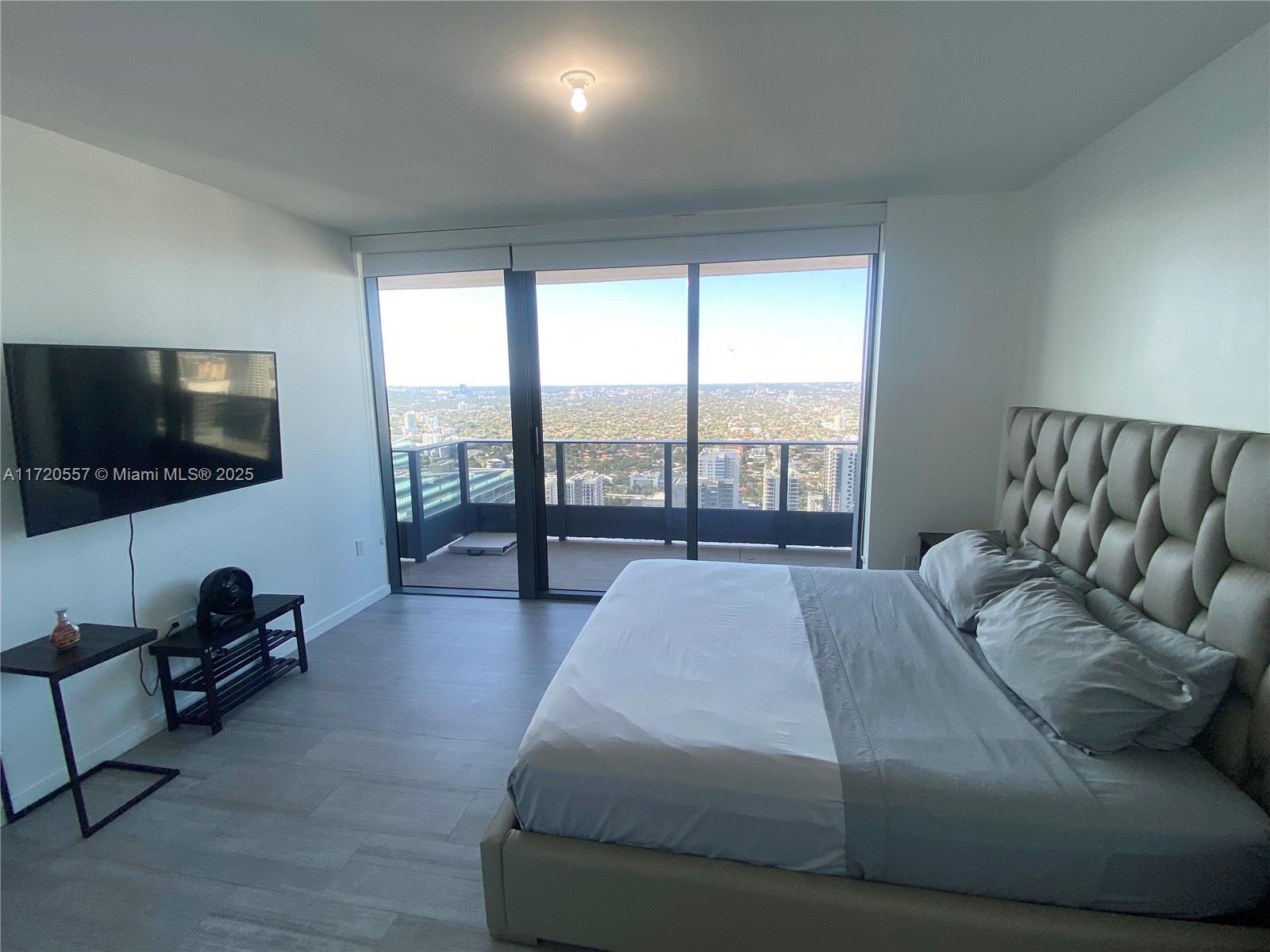 1000 Brickell Plz # 4806