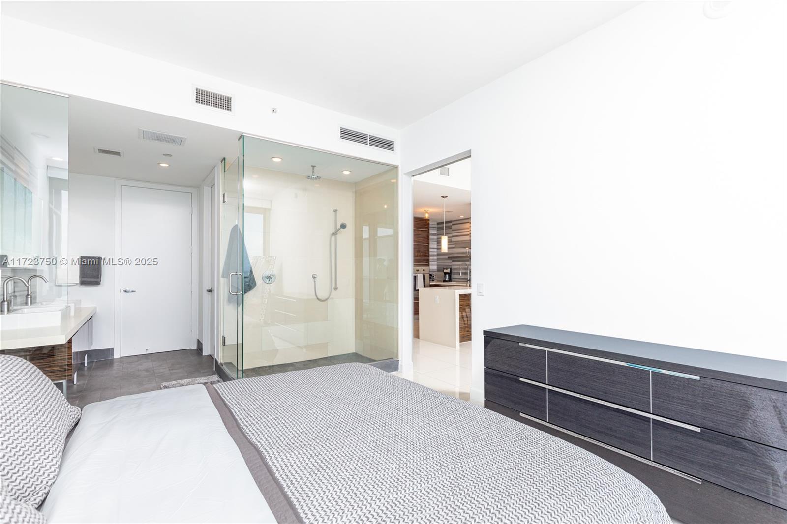 1100 Biscayne Blvd # 4403