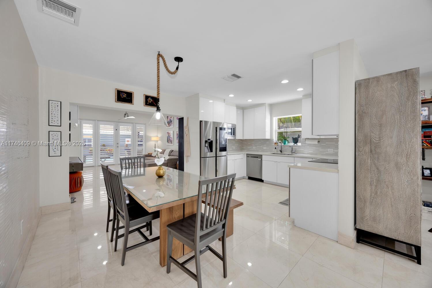 704 MADEIRA AV