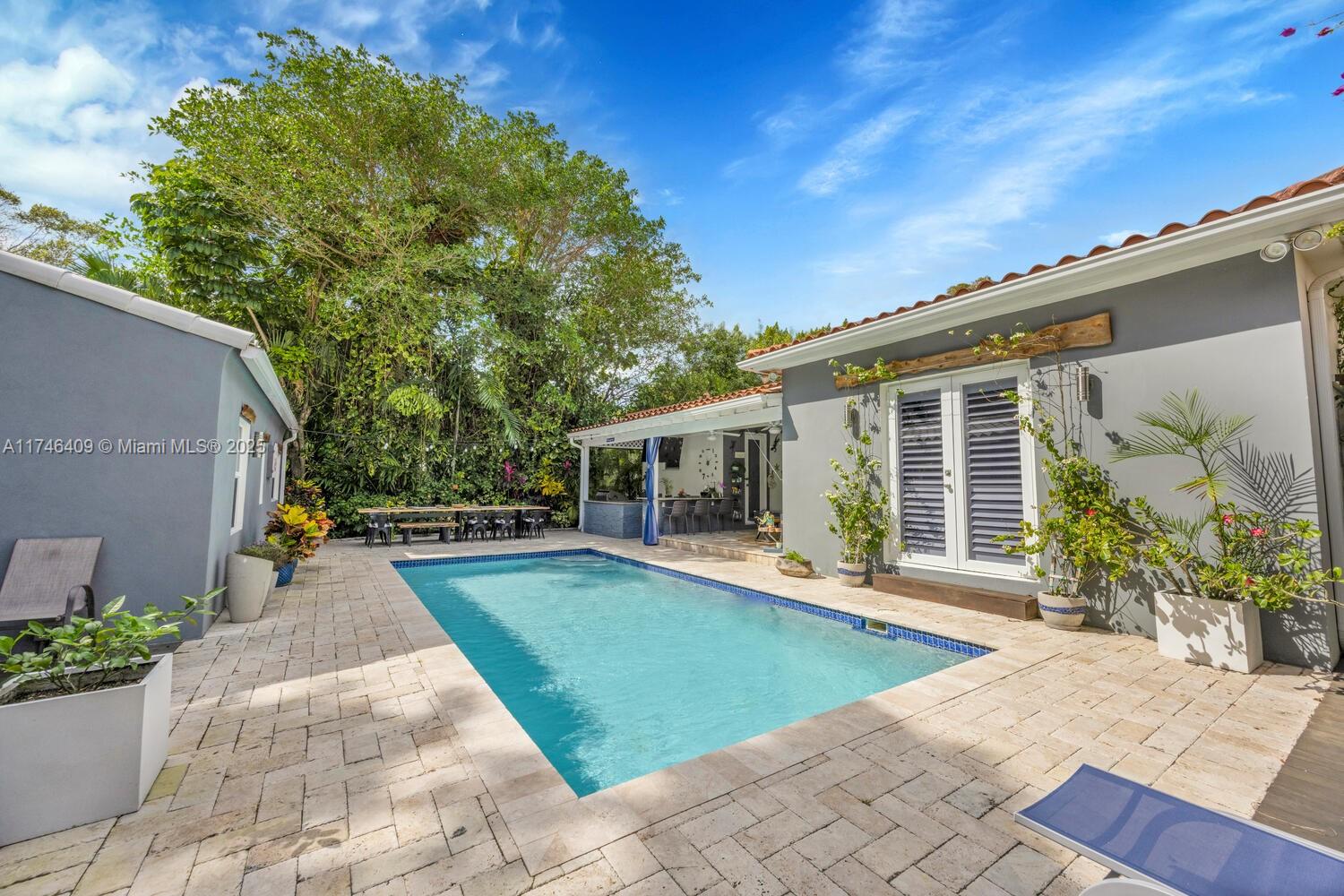 704 MADEIRA AV