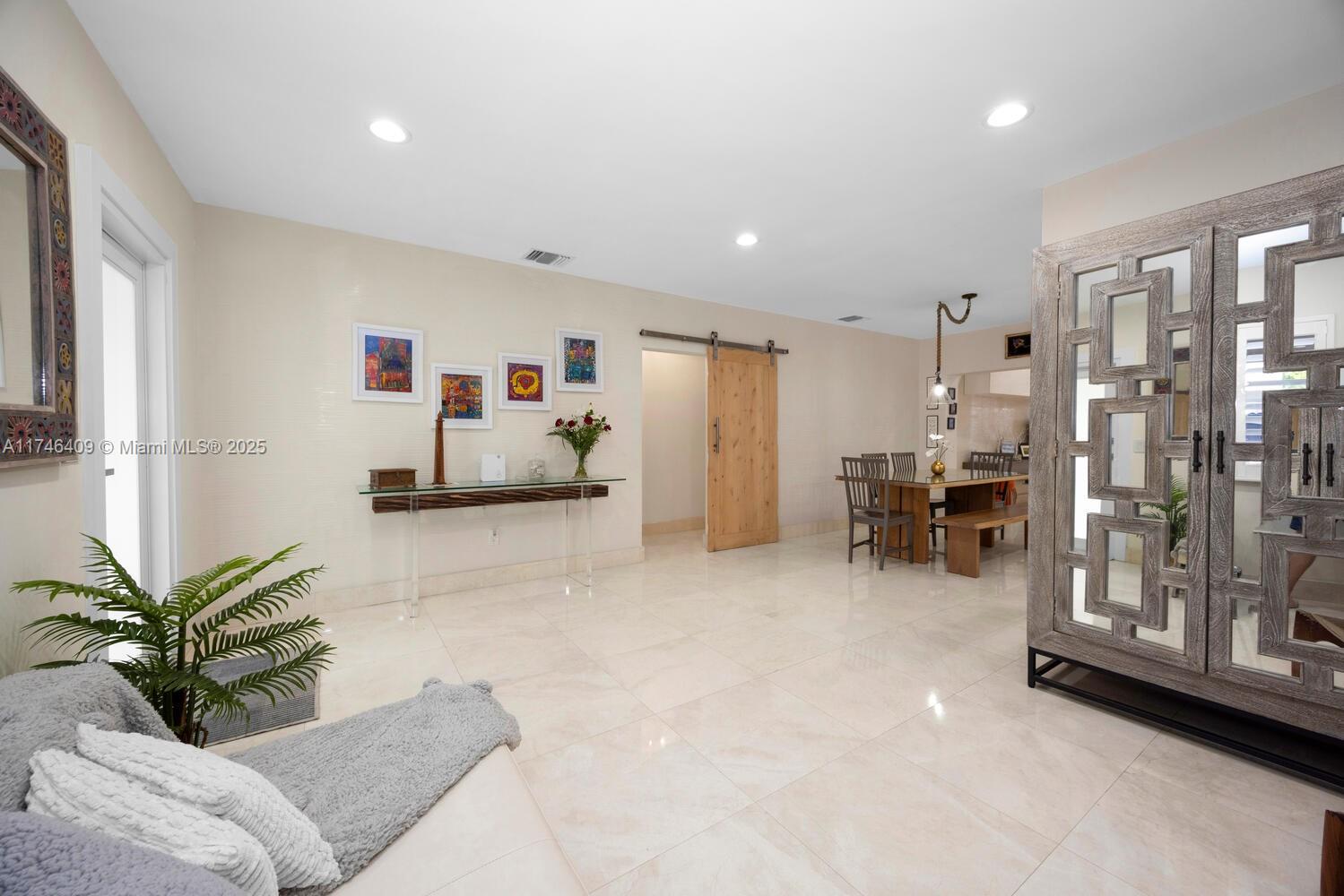 704 MADEIRA AV