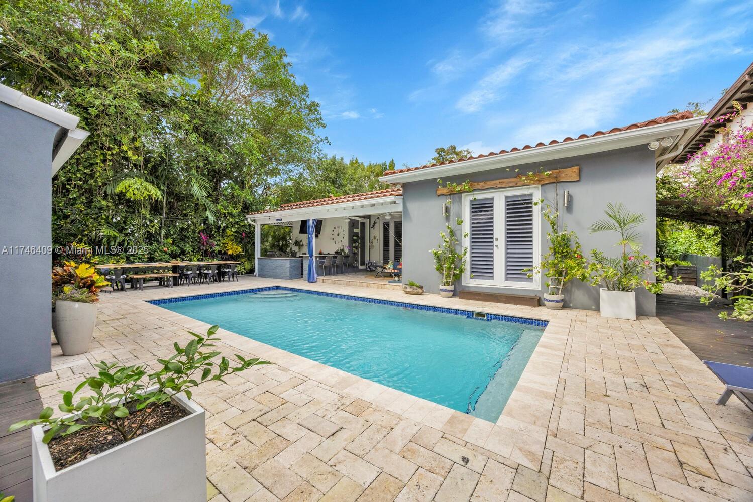 704 MADEIRA AV