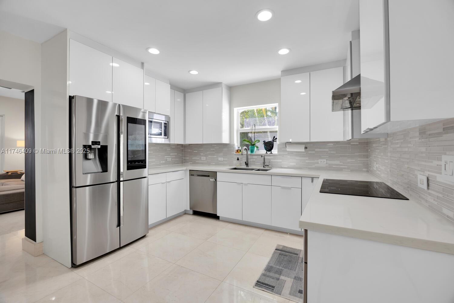 704 MADEIRA AV