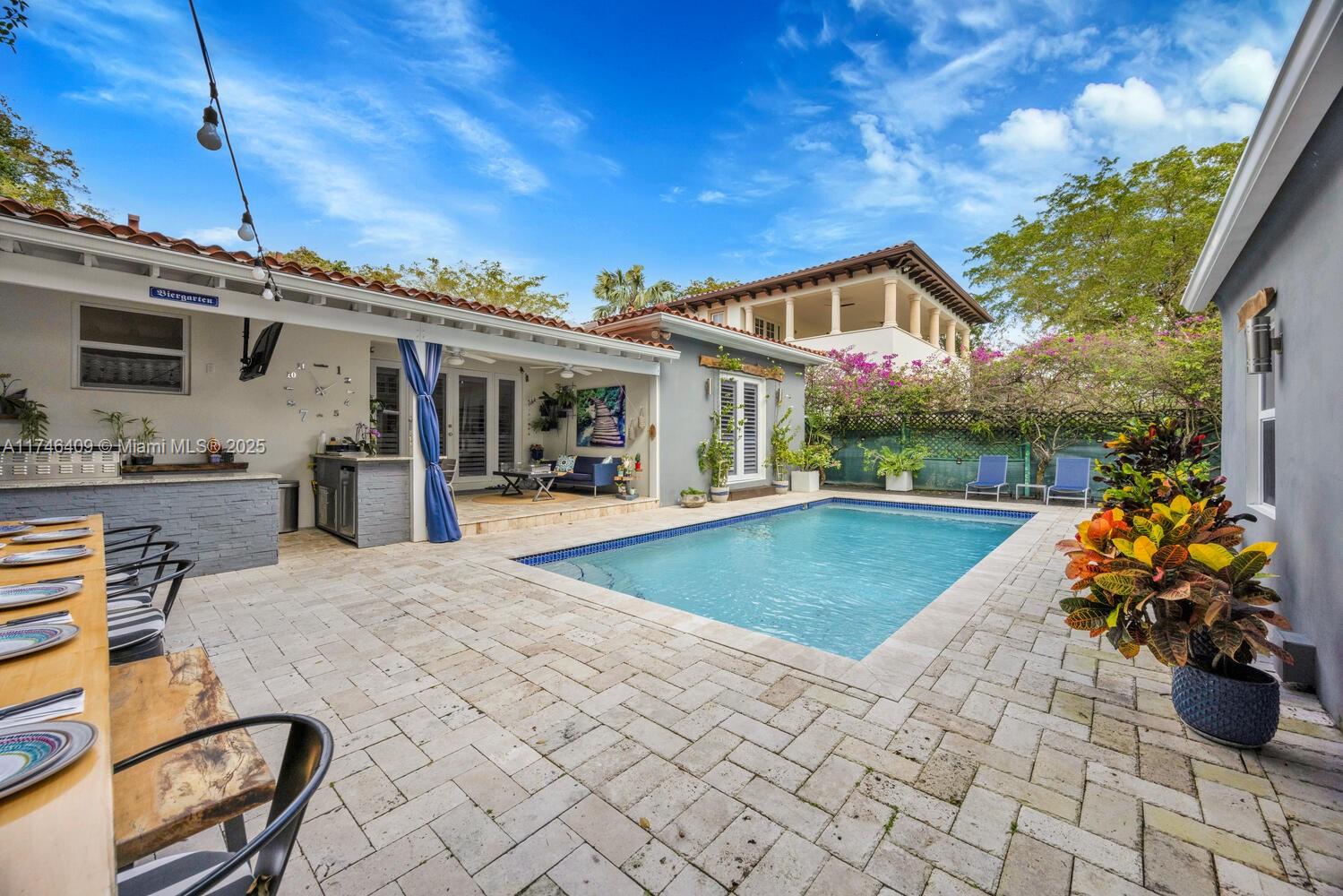 704 MADEIRA AV