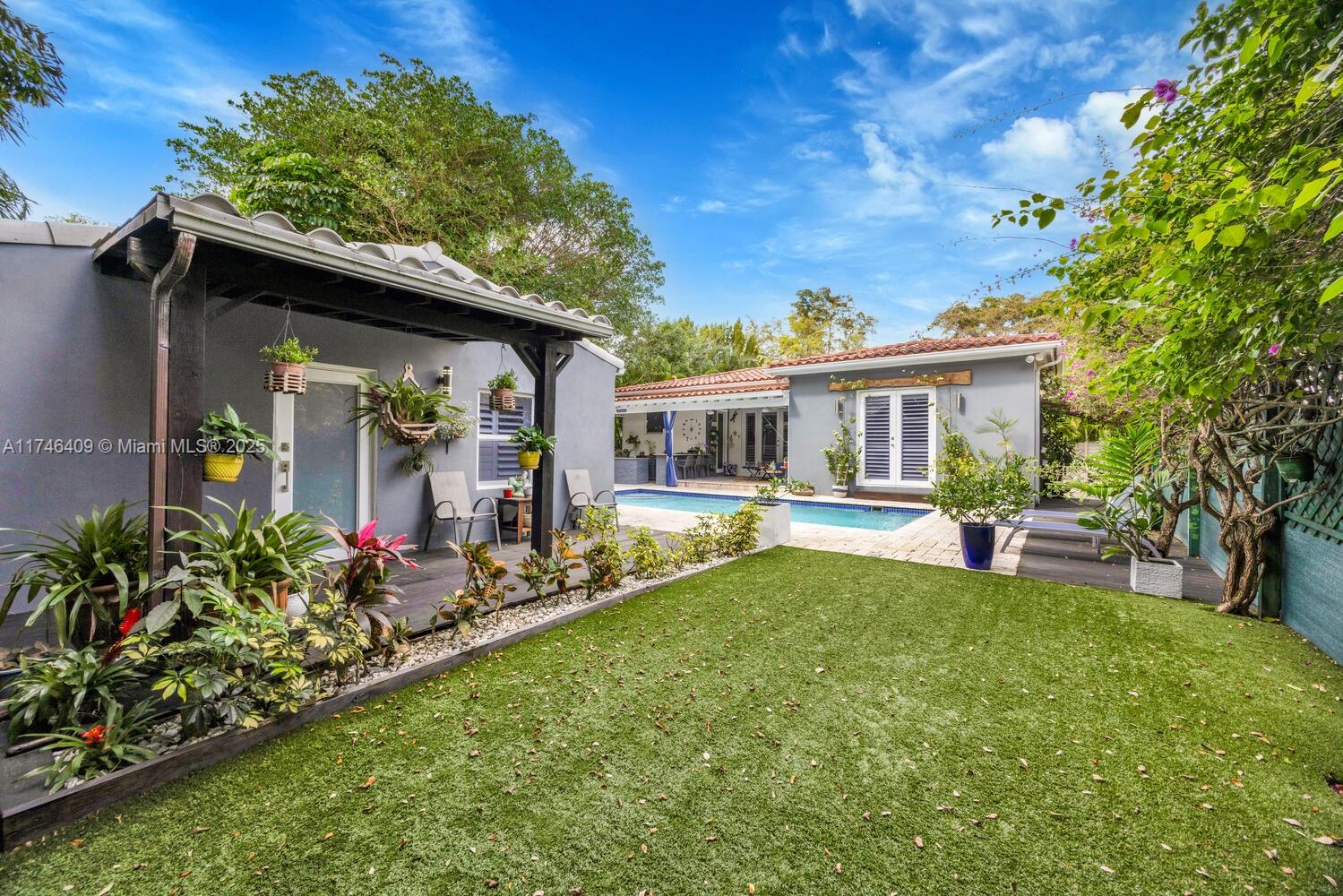 704 MADEIRA AV