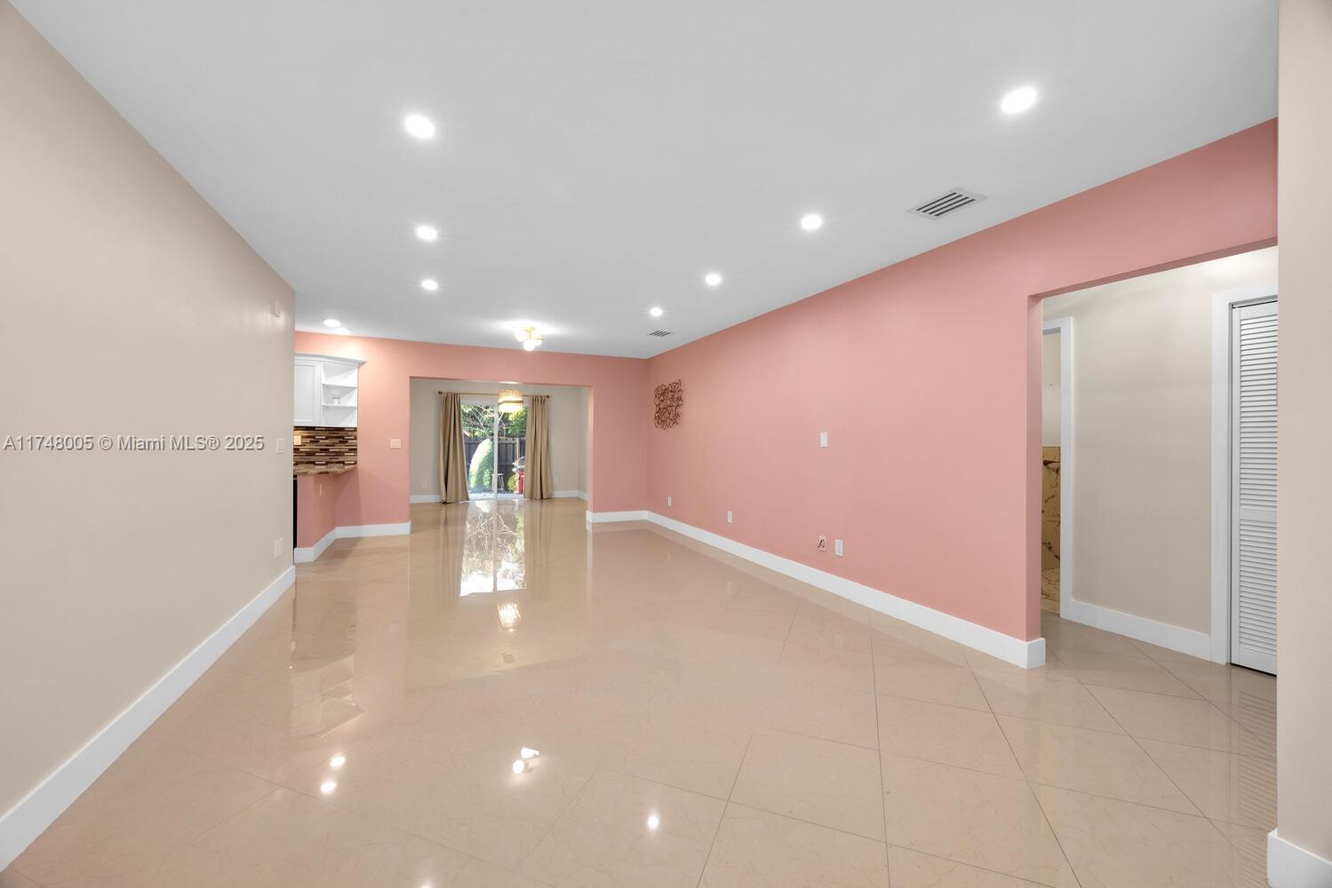 146 Ponce De Leon Blvd