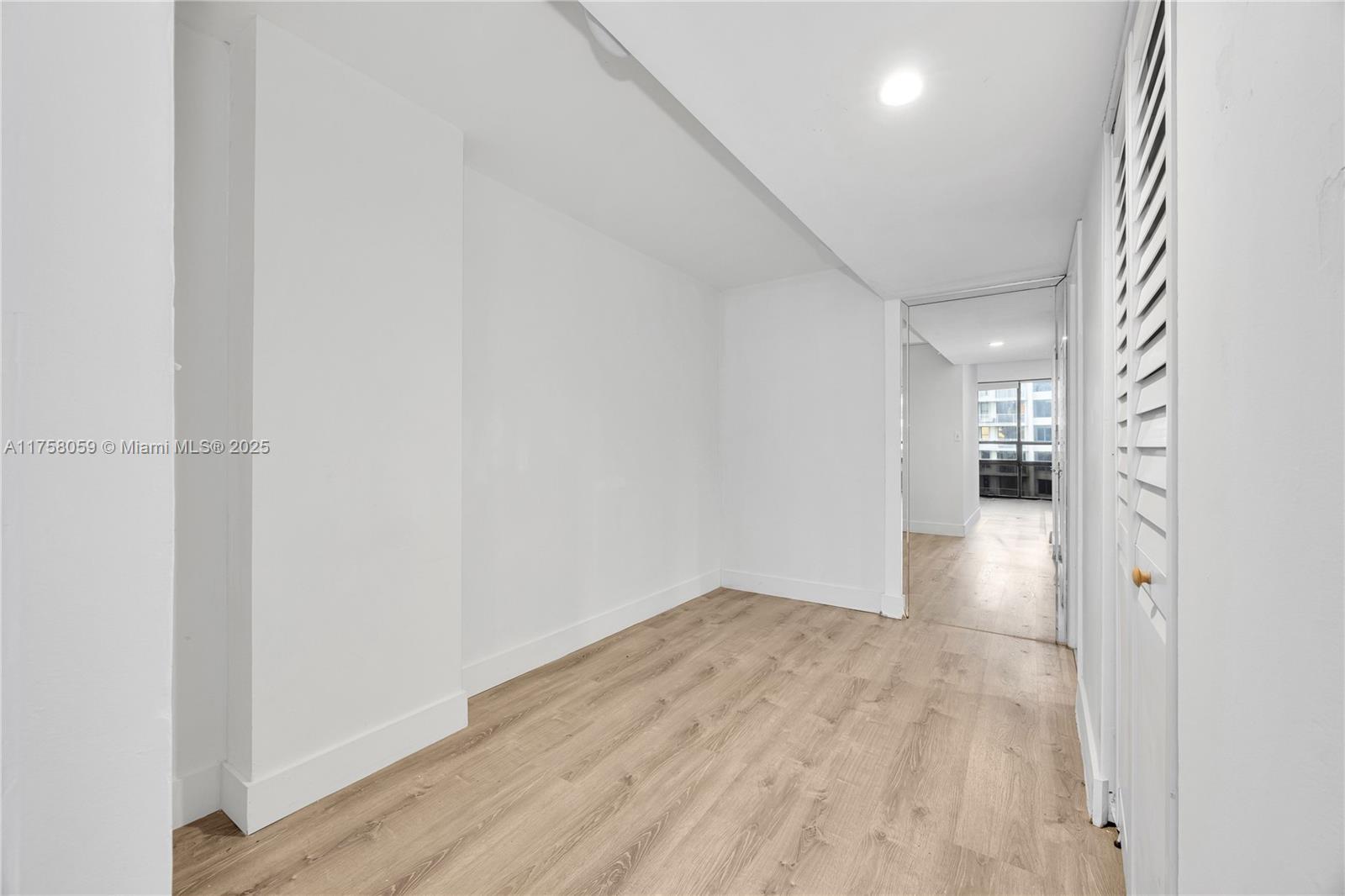 1450 Brickell Bay Dr # 504