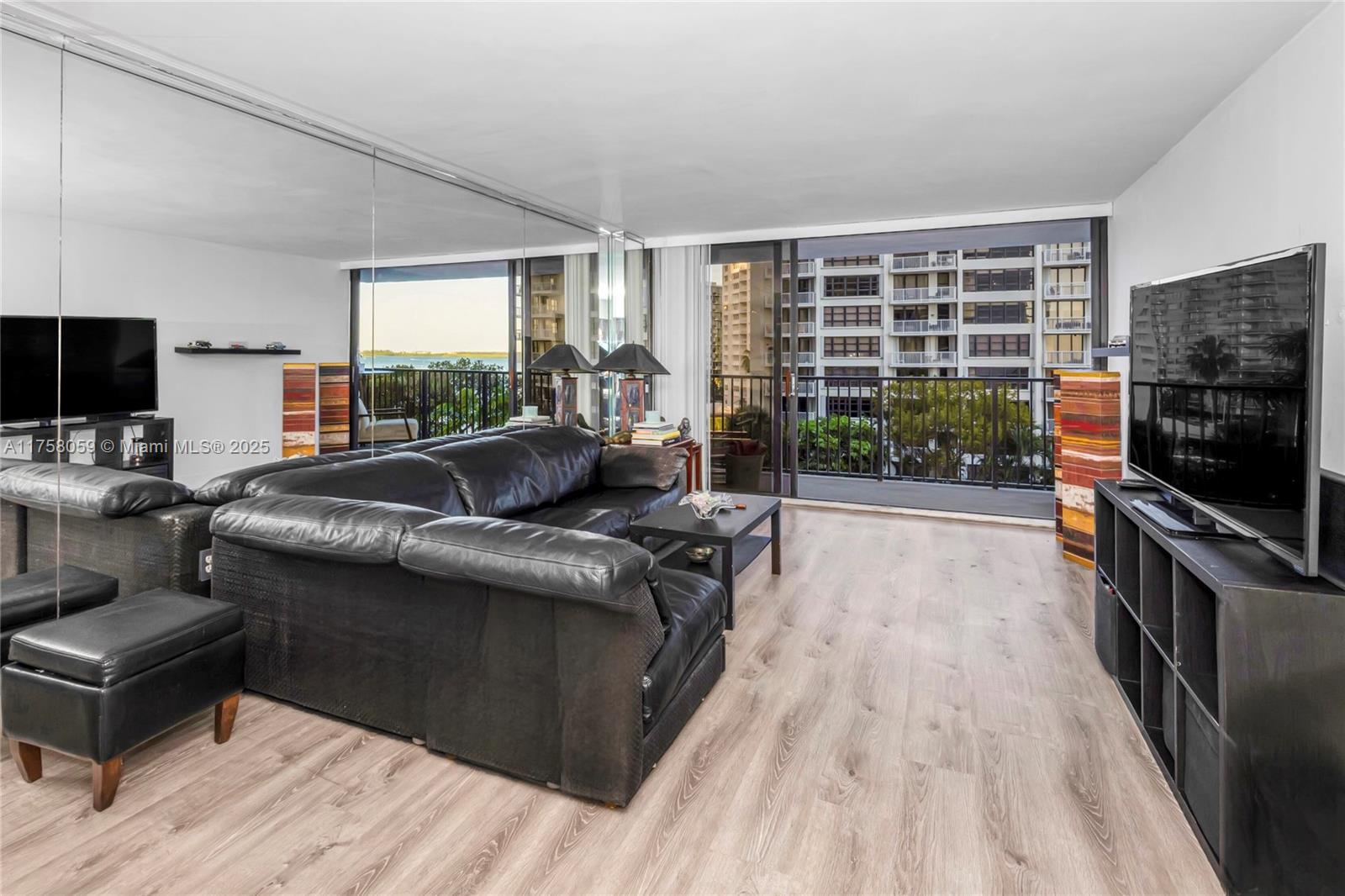 1450 Brickell Bay Dr # 504