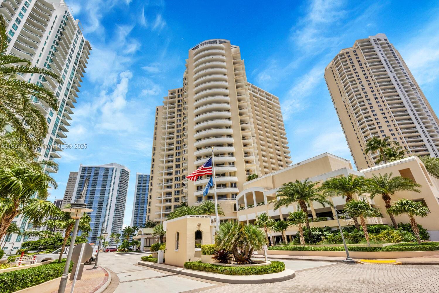 888 Brickell Key Dr # 607