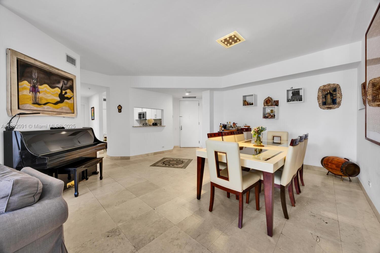 888 Brickell Key Dr # 607