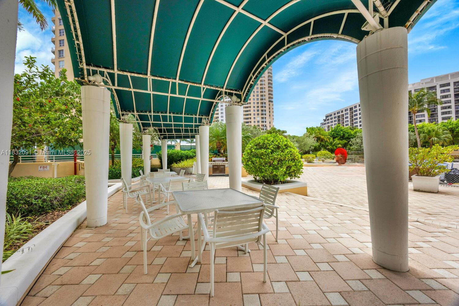 888 Brickell Key Dr # 607