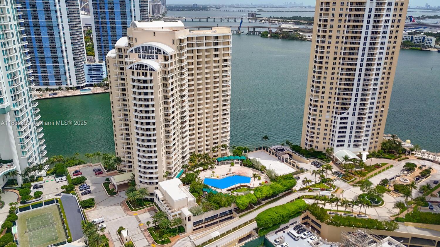 888 Brickell Key Dr # 607