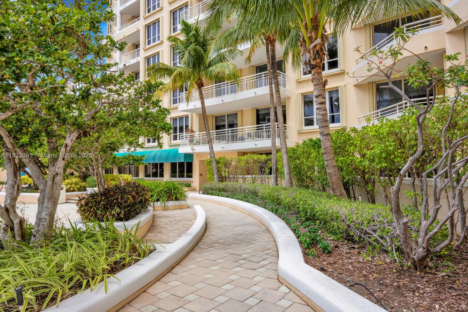 888 Brickell Key Dr # 607