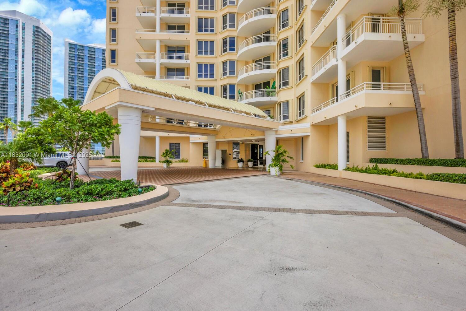 888 Brickell Key Dr # 607