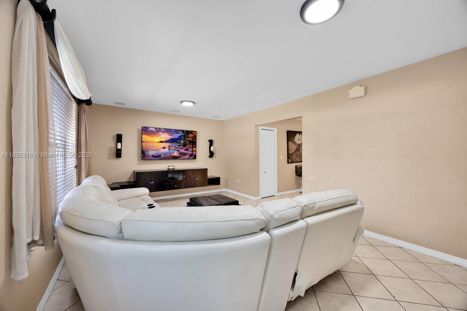 10504 SW 77th Ct