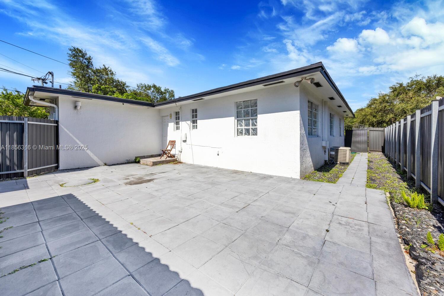 10504 SW 77th Ct