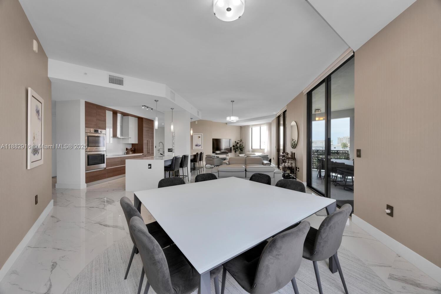 301 Altara Ave Unit: LPH914