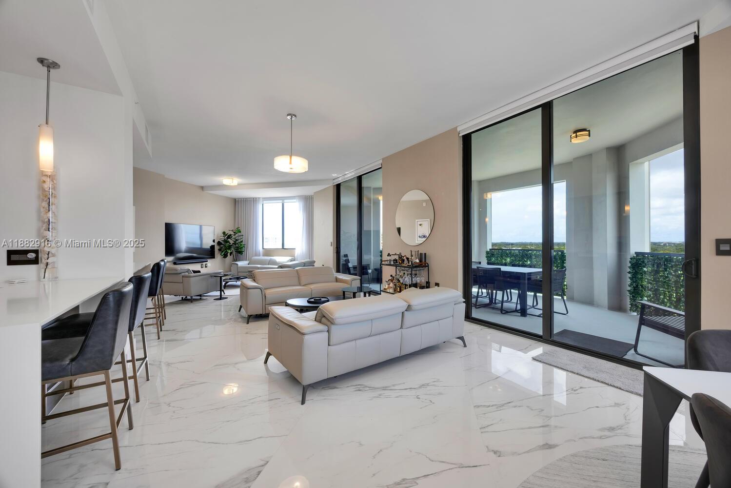 301 Altara Ave Unit: LPH914