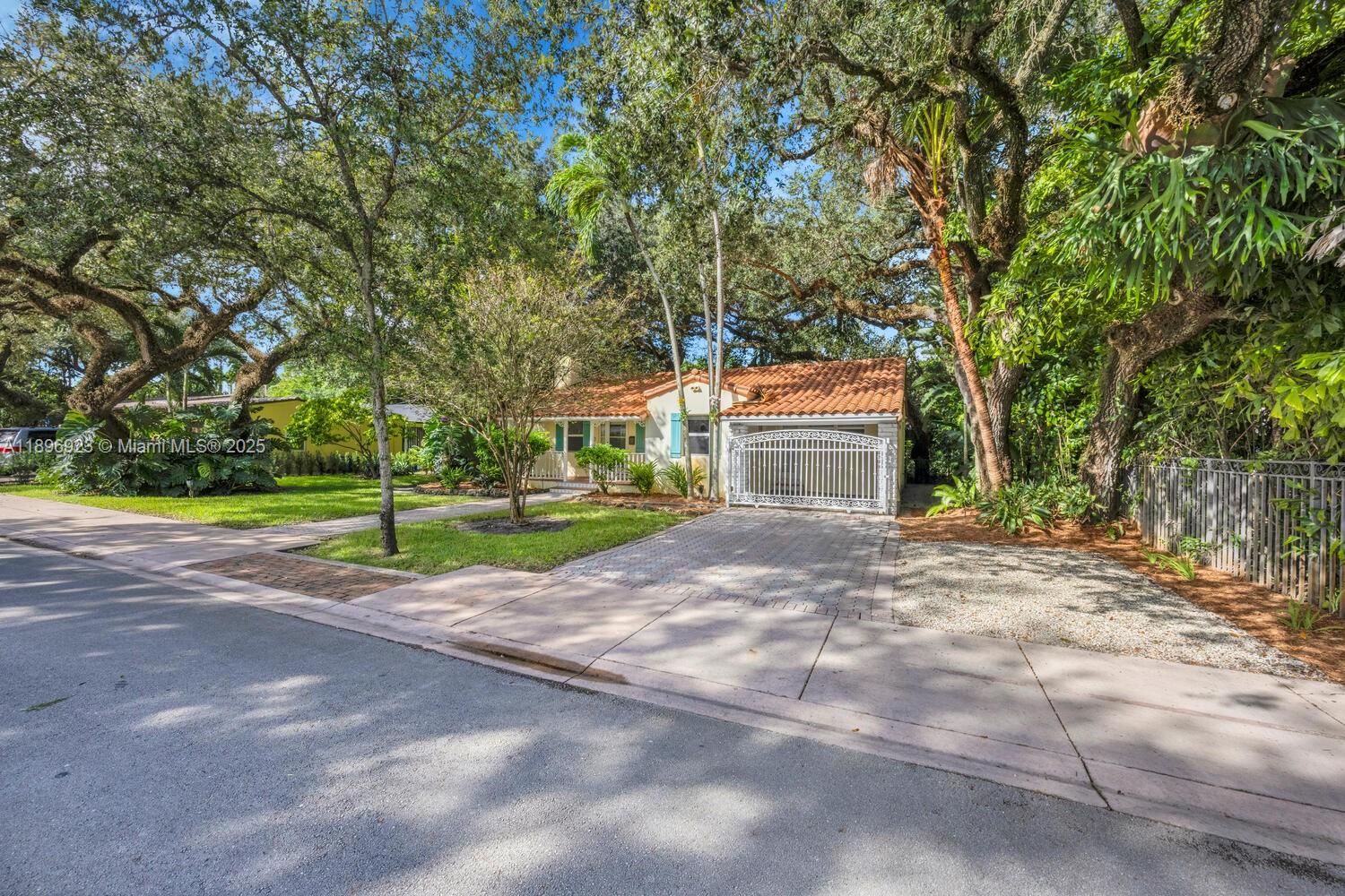 1100 El Rado St, Coral Gables