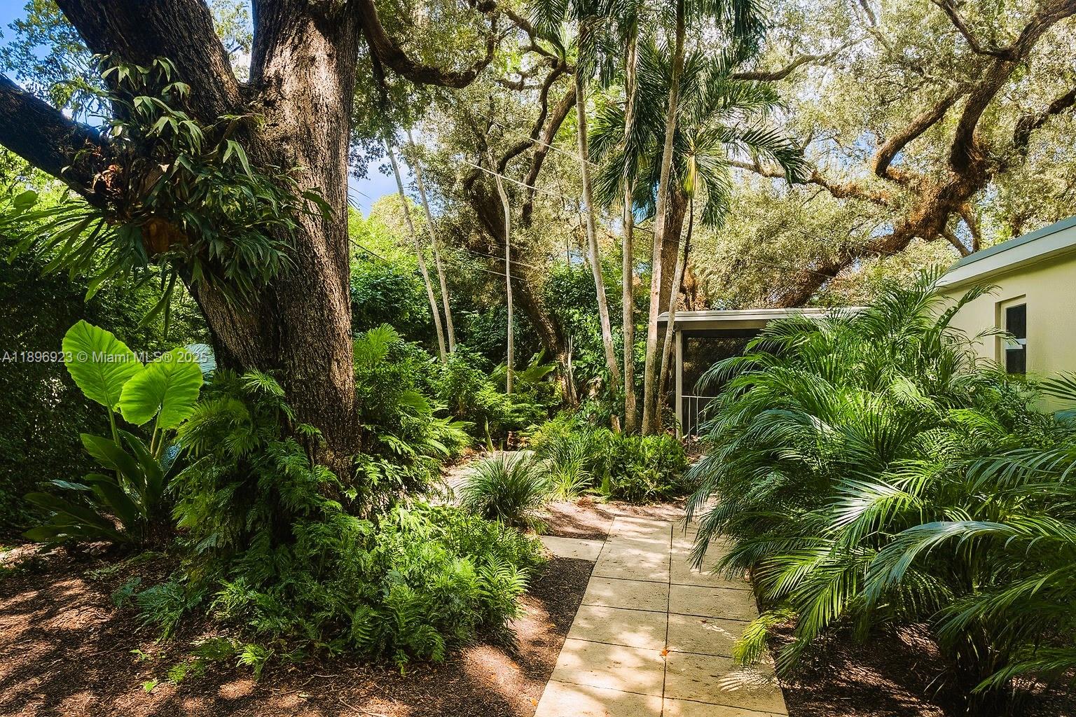 1100 El Rado St, Coral Gables