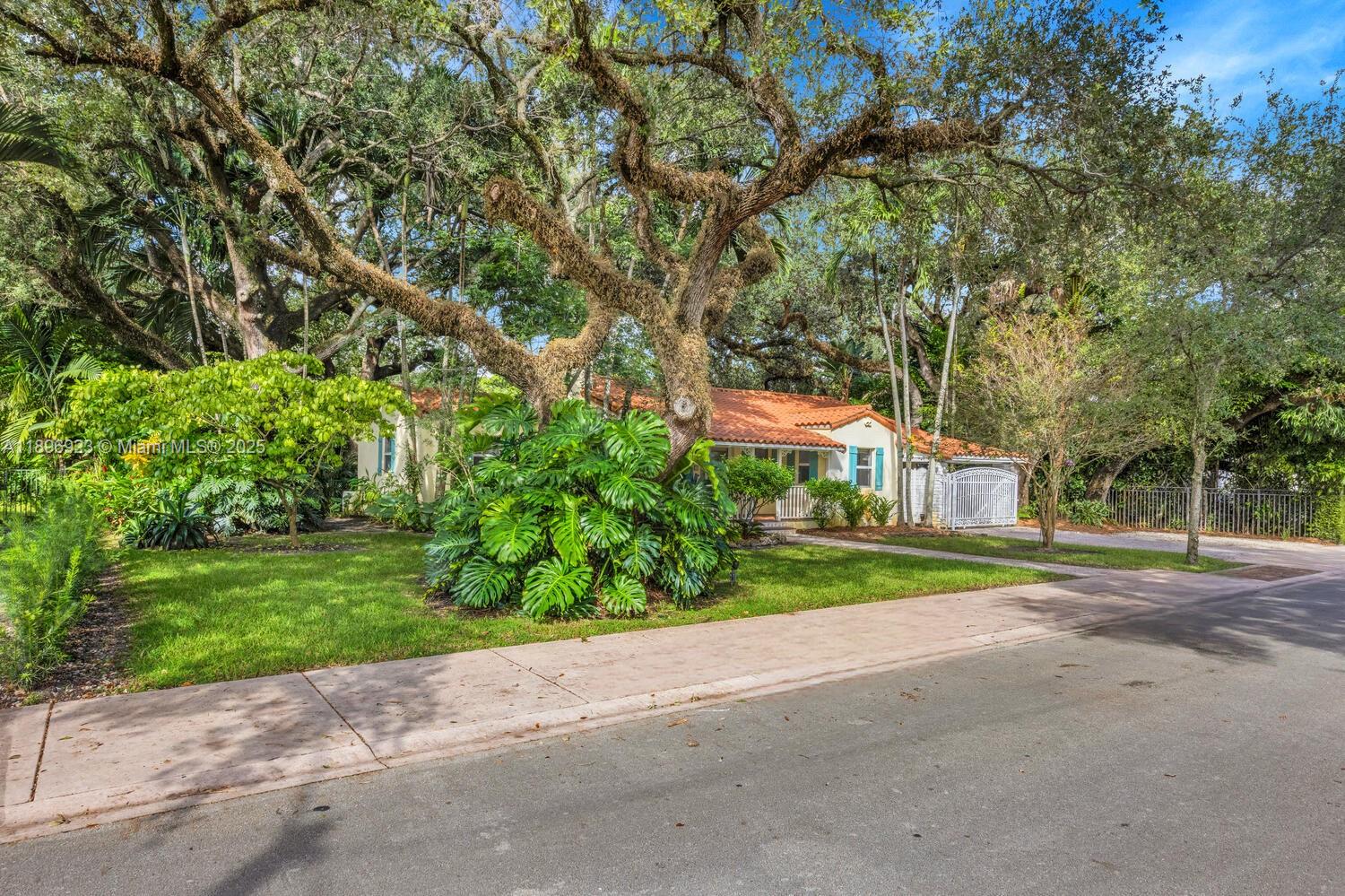 1100 El Rado St, Coral Gables
