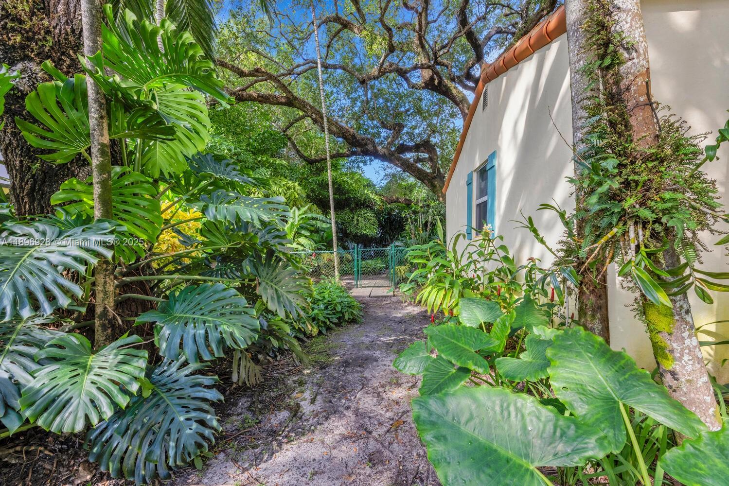 1100 El Rado St, Coral Gables