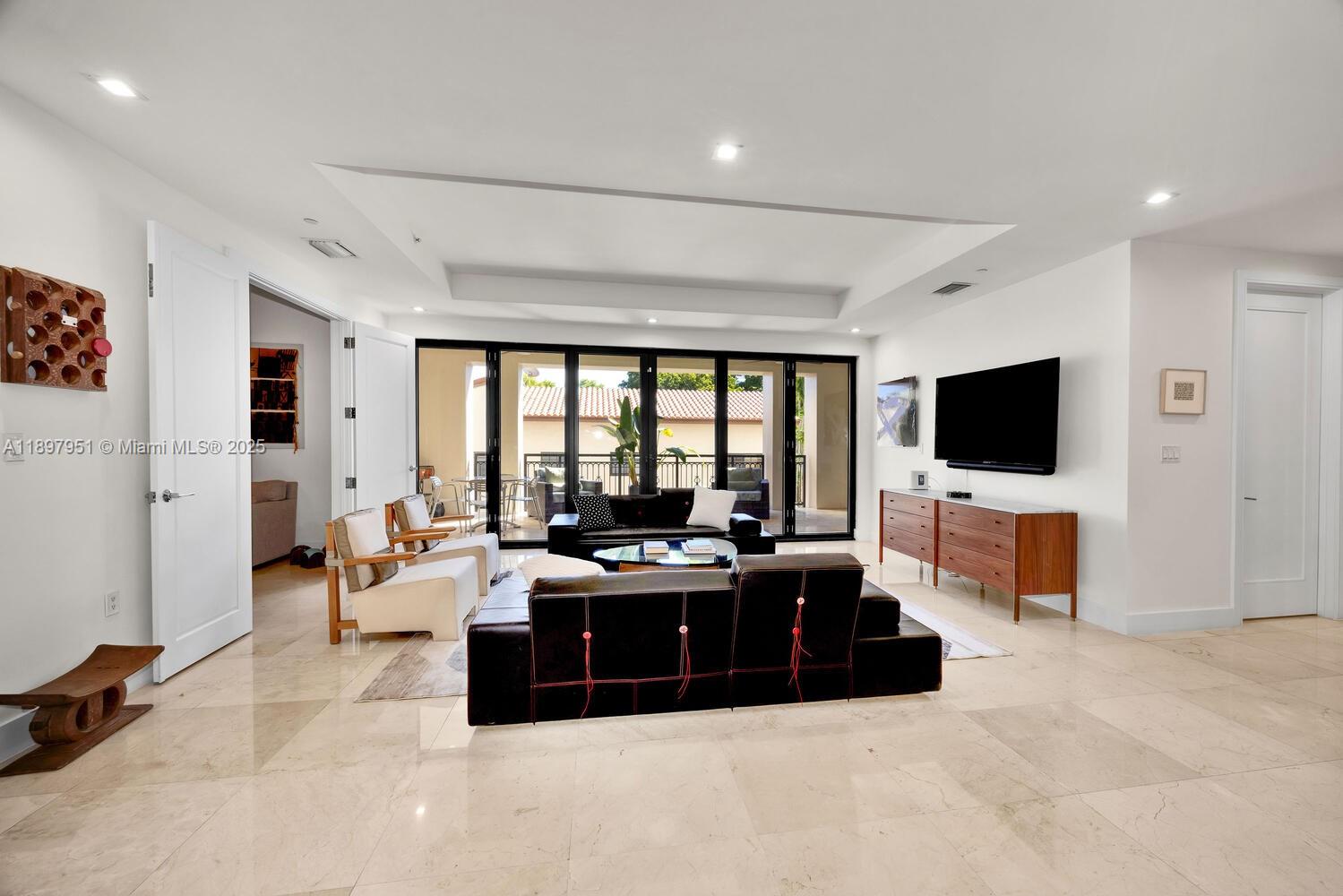 718 Valencia Ave # 207, Coral Gables Unit: 207