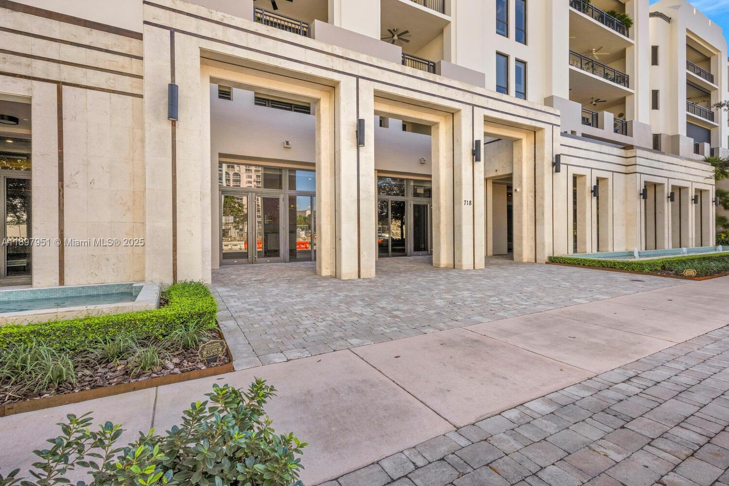 718 Valencia Ave # 207, Coral Gables Unit: 207