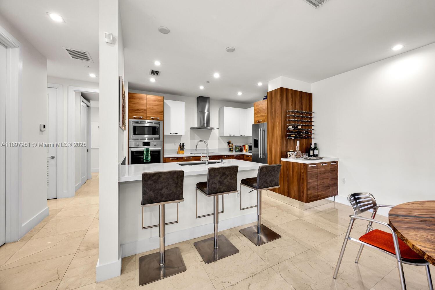 718 Valencia Ave # 207, Coral Gables Unit: 207