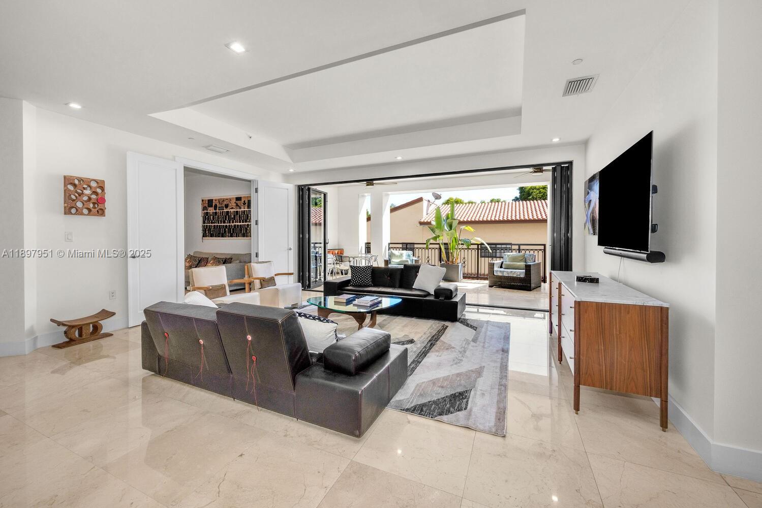 718 Valencia Ave # 207, Coral Gables Unit: 207