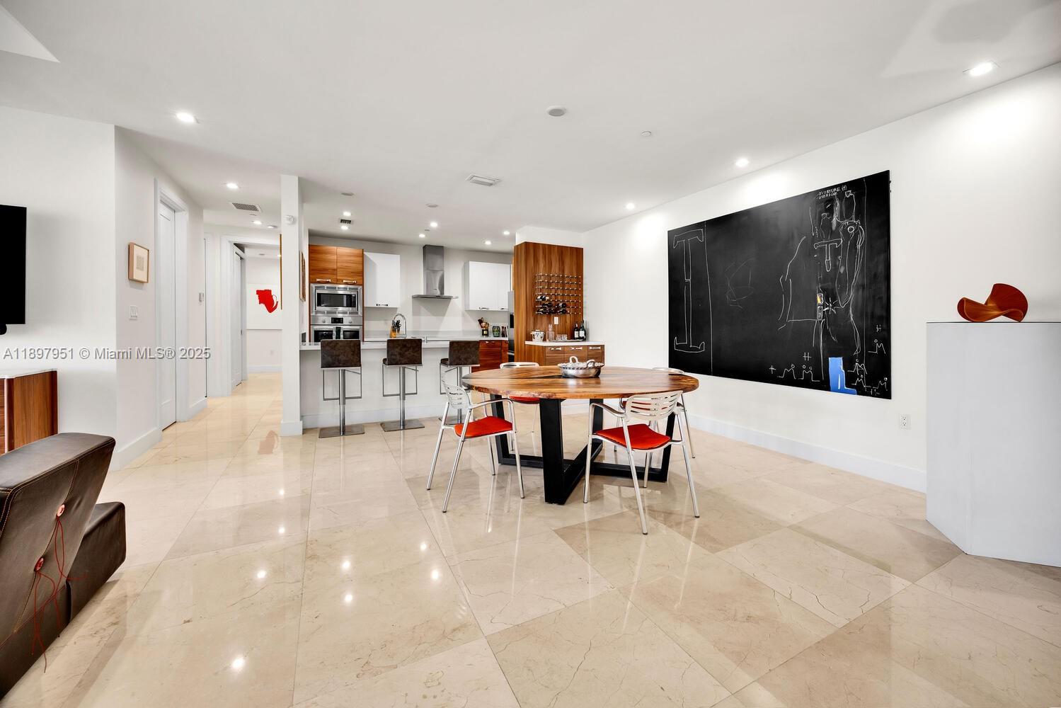 718 Valencia Ave # 207, Coral Gables Unit: 207