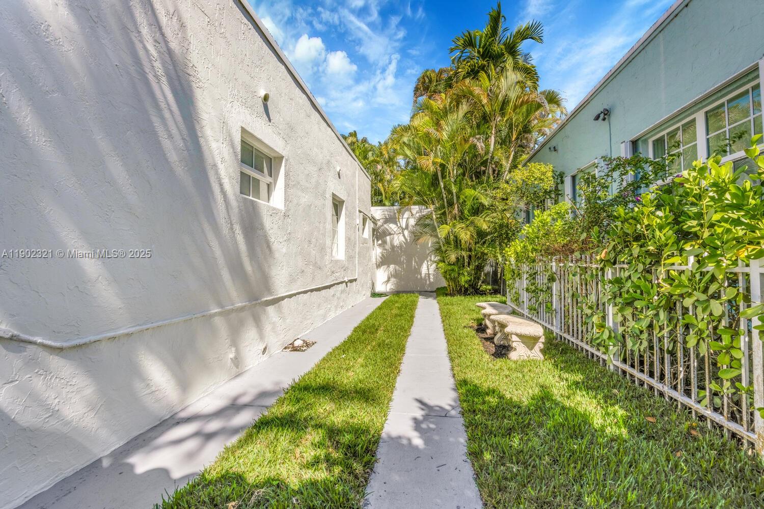 1213 La Mancha Ave, Coral Gables