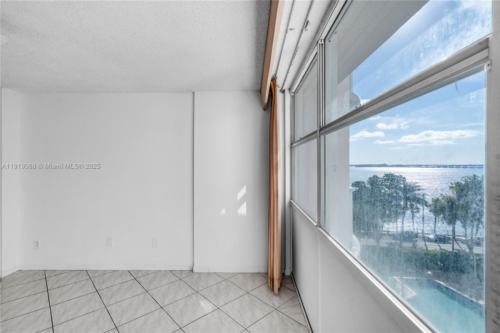 1420 Brickell Bay Dr # 608B